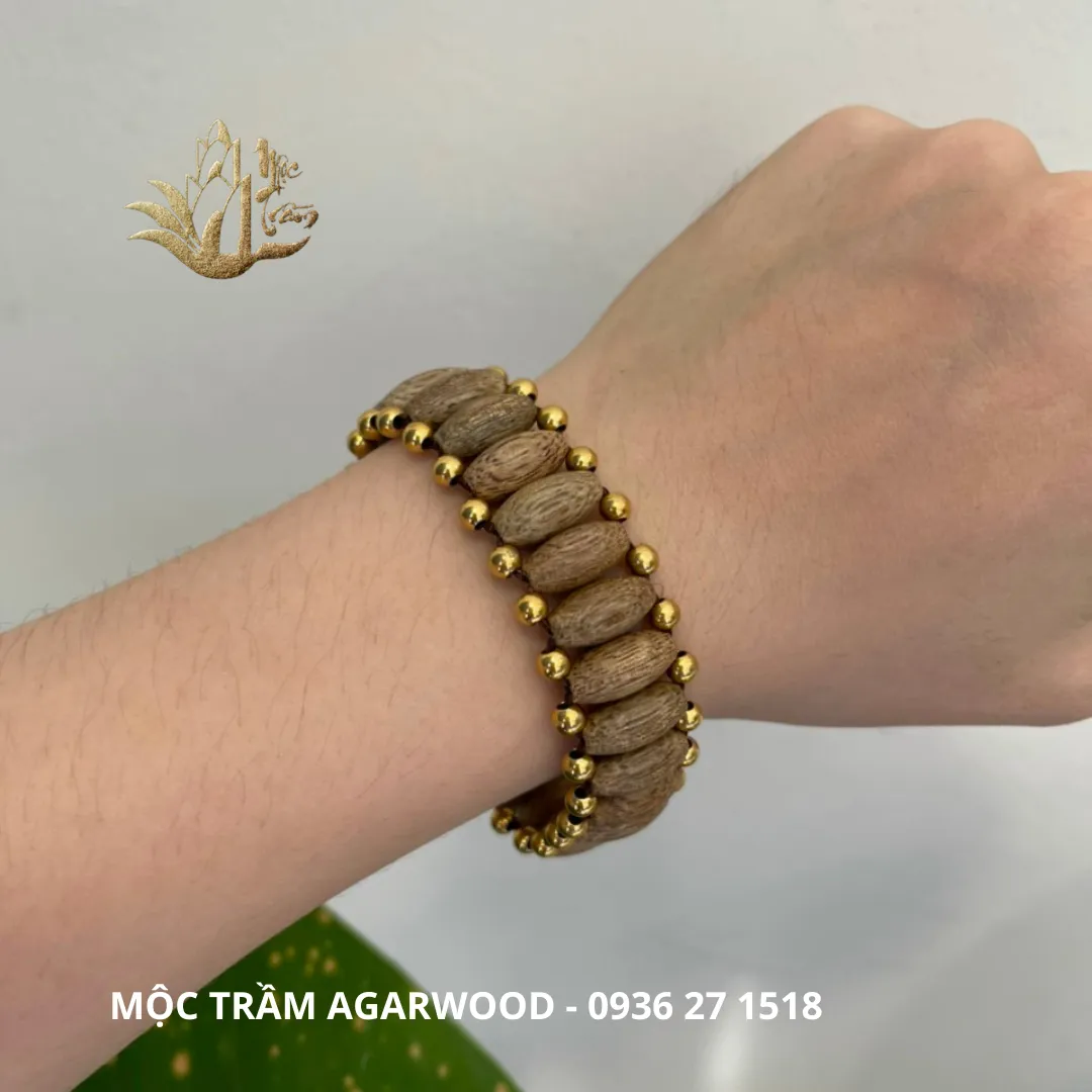 Vietnamese Kien Toc Agarwood Bracelet – Luxury Watch-Style Oud Bracelet with Gold-Plated Beads